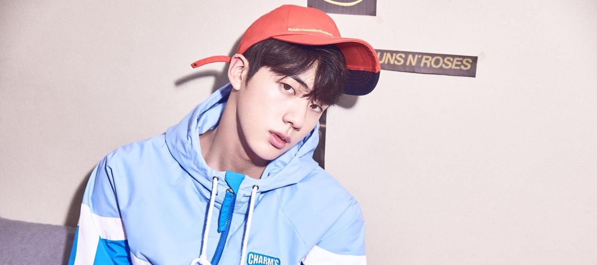 Turmush qurgan ayol video suhbatda ozini erkalaydi. Jinsiy futbol qizlari tanasini boyash