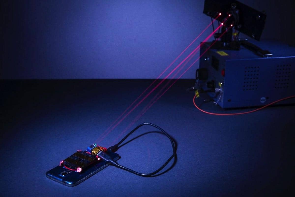Gak Perlu Kabel, Ngecas Smartphone Nanti Bisa Pakai Laser | IDN Times