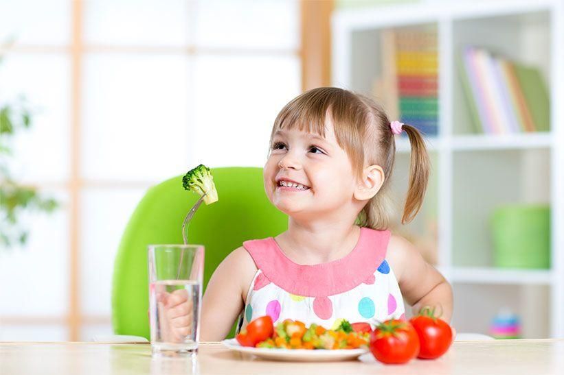 Ini yang Bisa Mama Lakukan Jika si Kecil Susah Makan Buah dan Sayur