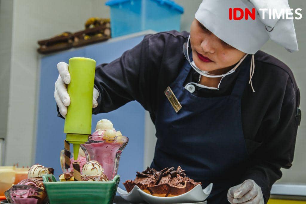 Pembuatan es krim di kedai Zangrandi Surabaya. IDN Times/Reza Iqbal