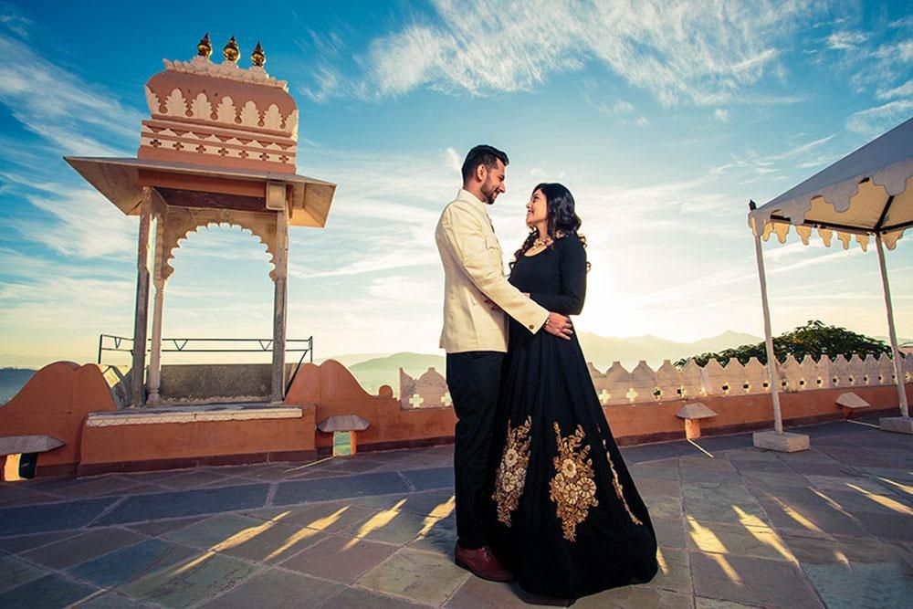 7 Inspirasi Foto Pre-Wedding Outdoor Murah dan Unik