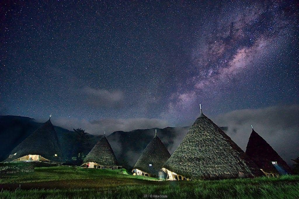 Pantai dan langit biru di Sumba, salah satu destinasi sleep tourism rekomendasi Agoda