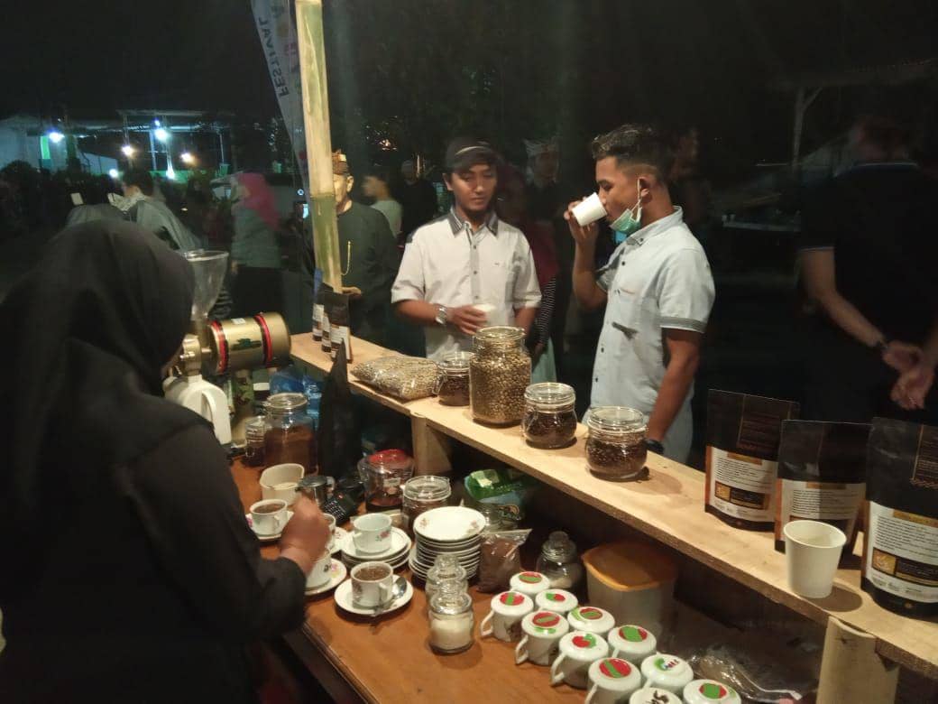 Ilustrasi festival kopi (IDN Times/Mohamad Ulil Albab)