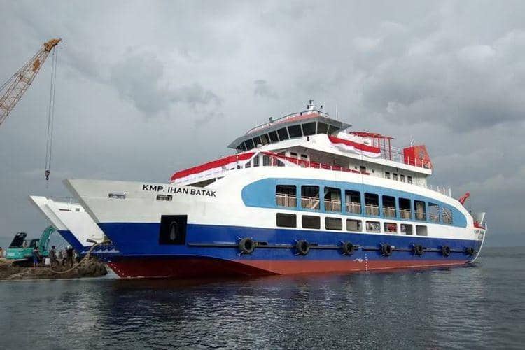 Kapal Feri KMP Ihan Batak