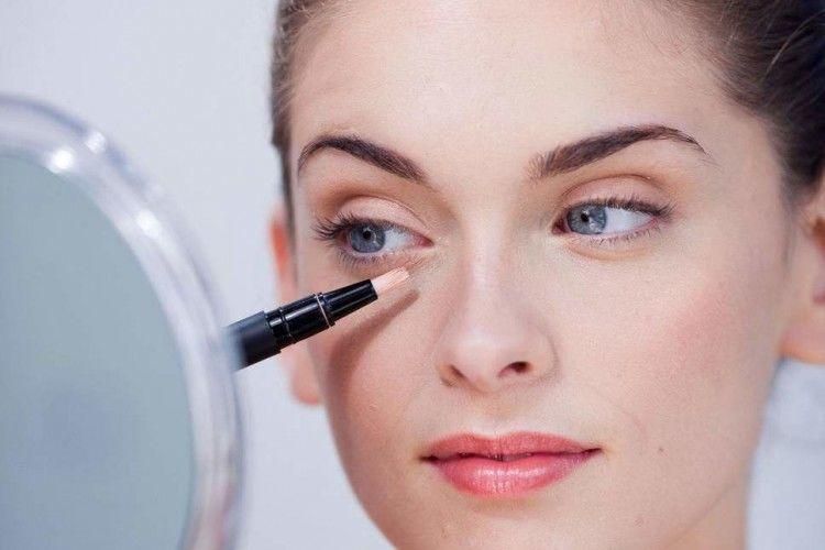 Hindari 6 Kesalahan Ini Saat Mengaplikasikan Concealer 