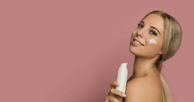 5 Manfaat Besar Kandungan Air Kelapa pada Produk Skincare