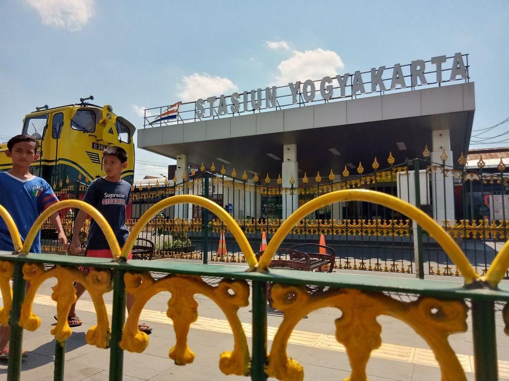 PT KAI Minta Penumpang Antisipasi Kemacetan di sekitar Stasiun Tugu    