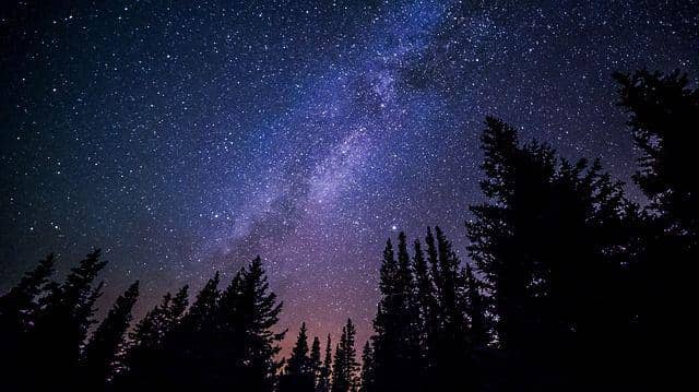 ilustrasi langit yang penuh bintang (pixabay.com/Free-Photos)
