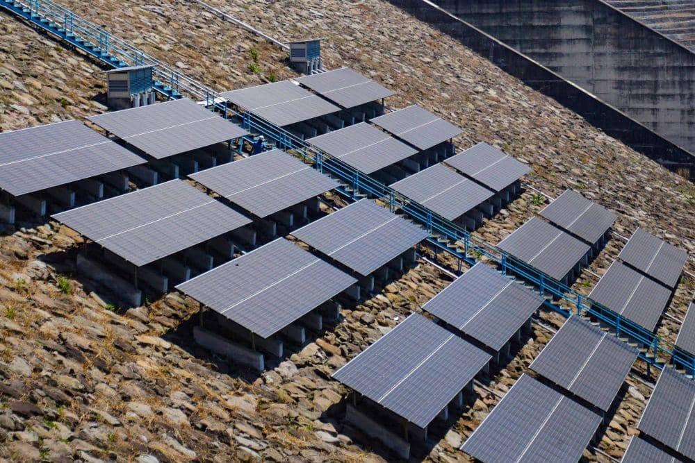 Aksi Nyata Panel Surya Muda: 10 Gerakan Inspiratif yang Mengubah Indonesia