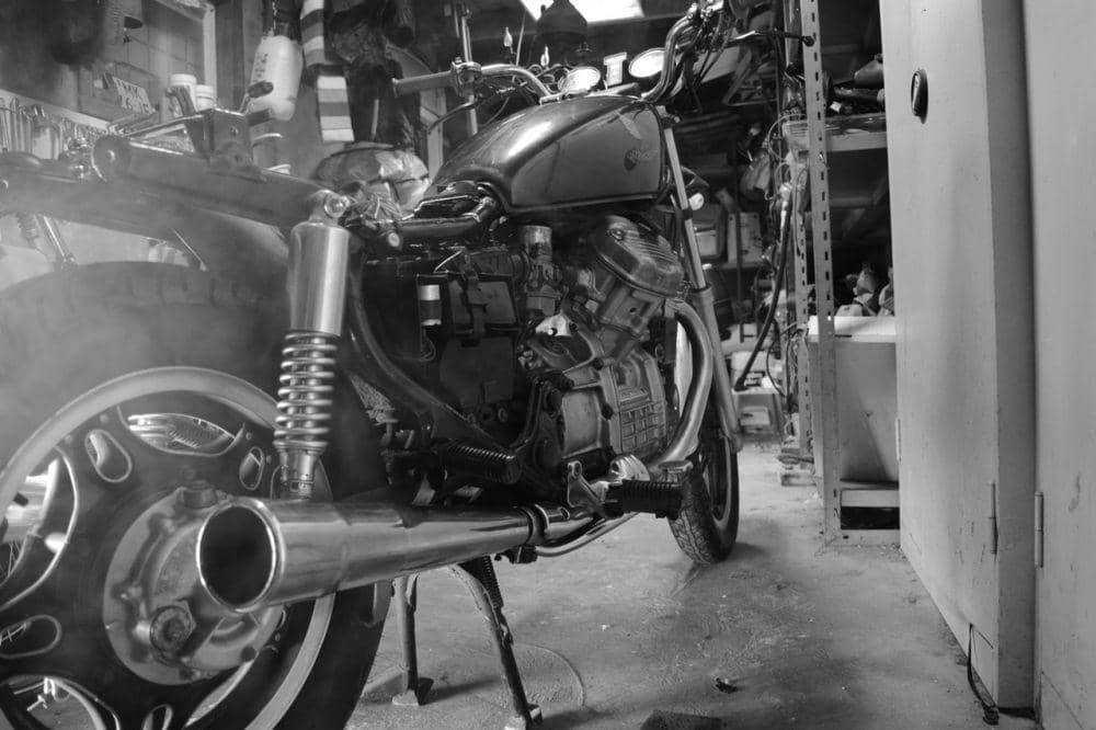 Kenapa Knalpot Motor Keluar Asap? | IDN Times