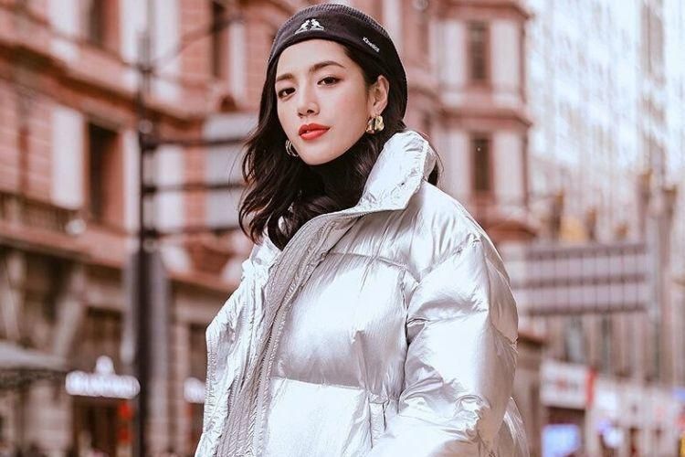 Mau Jadi Pusat Perhatian? Coba OOTD dengan Warna Silver