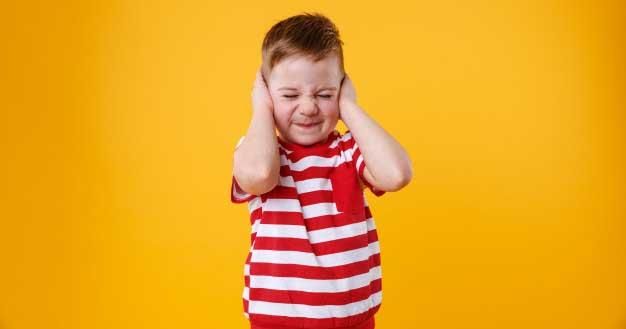 7 Tips dalam Mengatasi Anak yang Takut akan Suara Keras