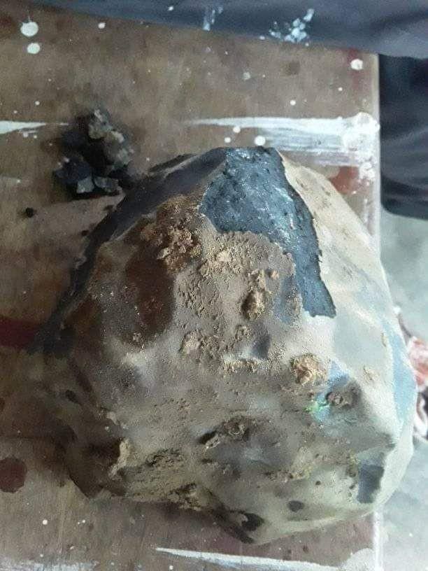 Batu yang diduga meteor jatuh di Tapteng (Dok. IDN Times)
