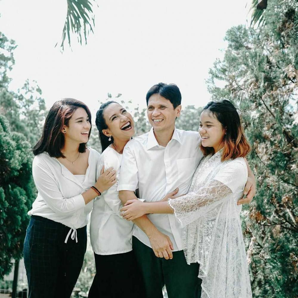 Onlayn porno: Xotin erining qarzlari uchun sikiladi