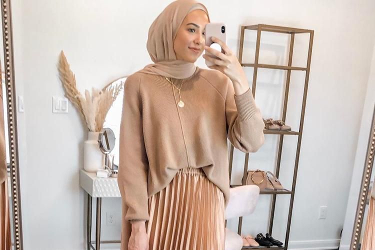 Baju Warna Khaki Cocok dengan Jilbab Warna Apa? Ini 5 Rekomendasinya