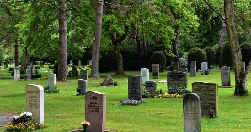 8 Doa untuk Orang Meninggal dalam Islam: Arab, Latin, Artinya