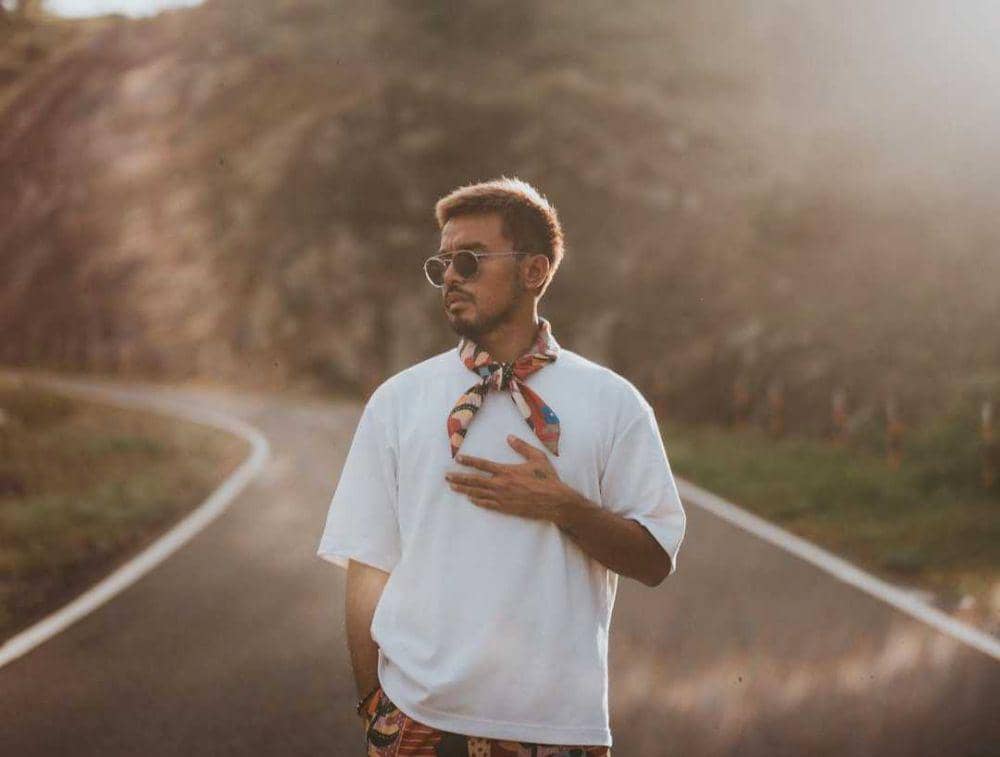 Potret Febrian, Penyanyi yang Kini Jadi Travel Blogger | IDN Times