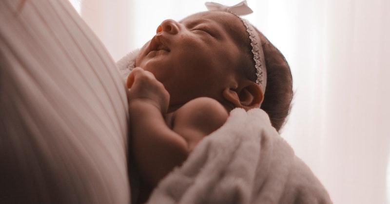 5 Rekomendasi Gendongan untuk Bayi Baru Lahir atau Newborn