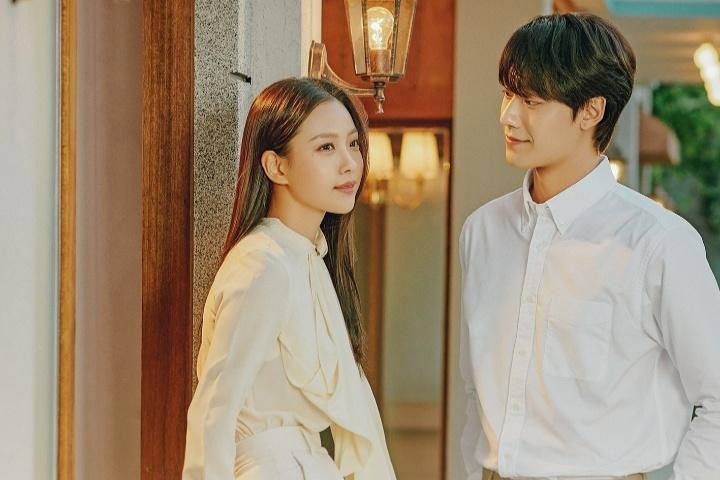 Deretan Harga Outfit Kim Myung Hee di Drama Korea Youth of May