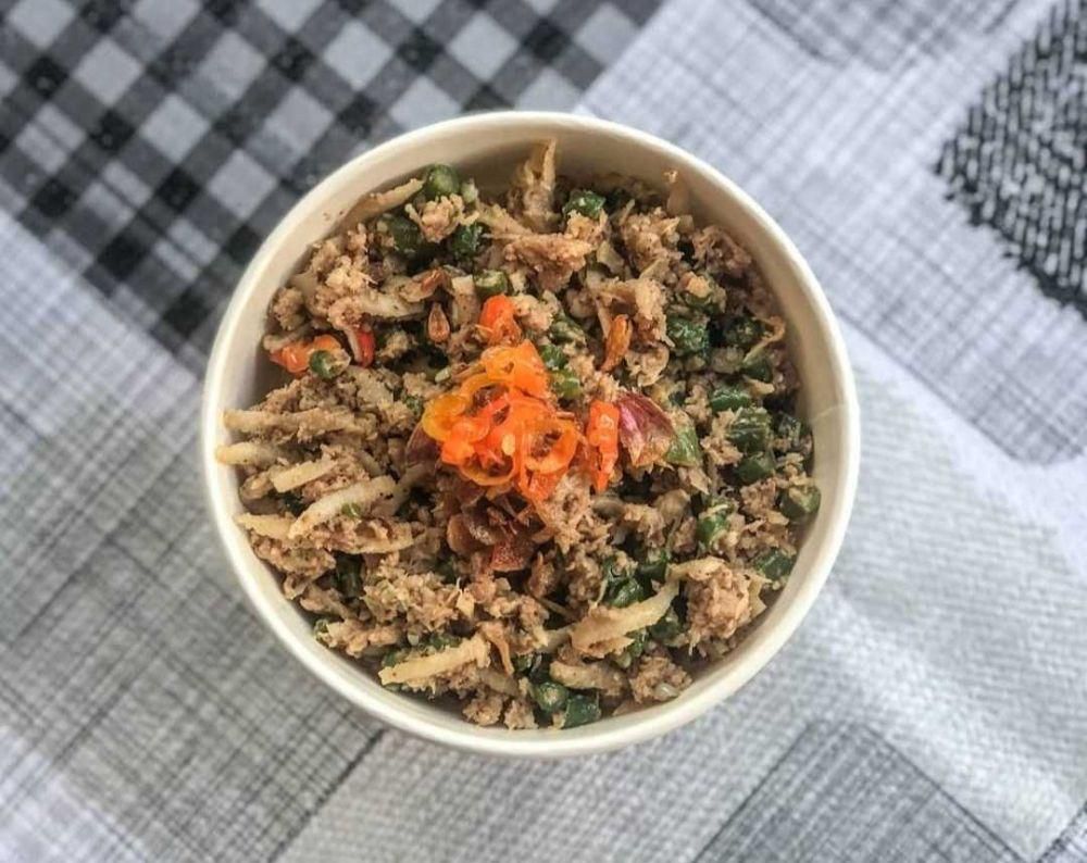 lawar ayam (Instagram.com/eatbalieat)