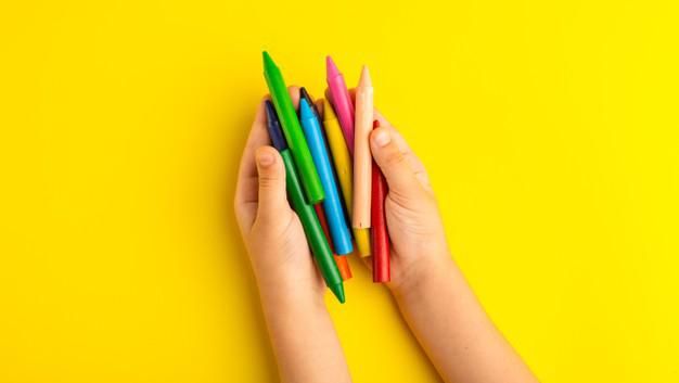 10 Rekomendasi Krayon Mewarnai untuk Anak