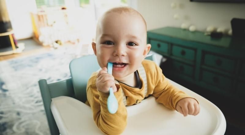 9 Rekomendasi Merek Celemek Makan Bayi Silikon untuk MPASI