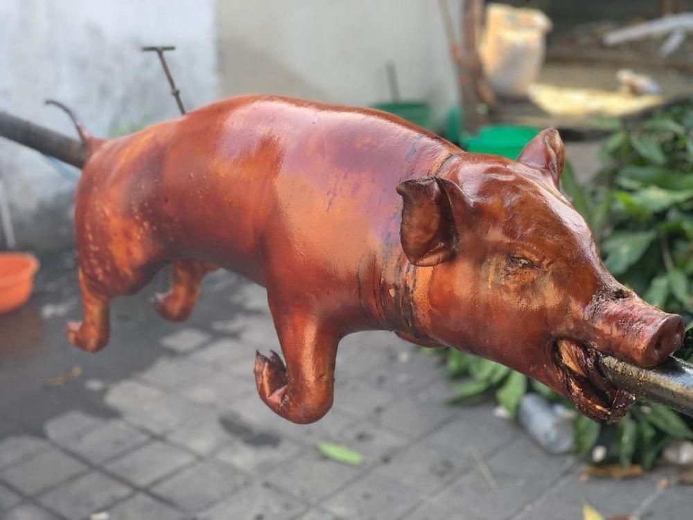 Ilustrasi babi guling khas Bali (instagram.com/komangnova)