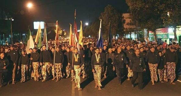 Mubeng Beteng, Tradisi Keraton Yogyakarta Menyambut Suro