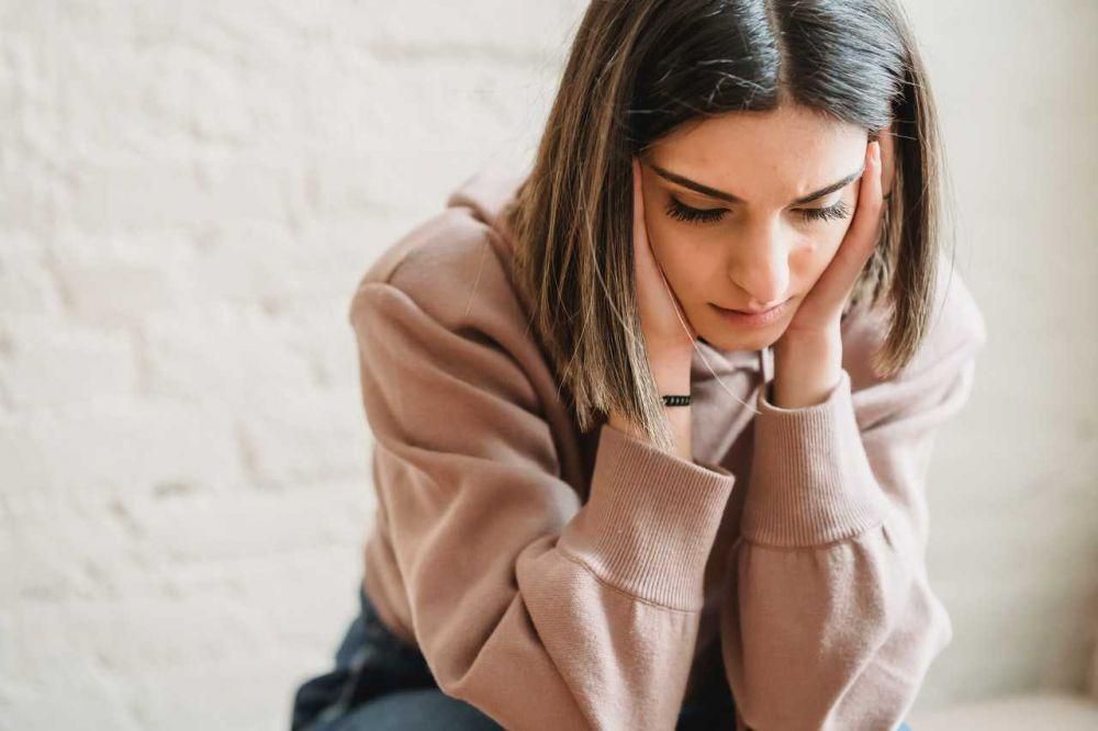 ilustrasi sad women(pexels.com/Liza Summer)