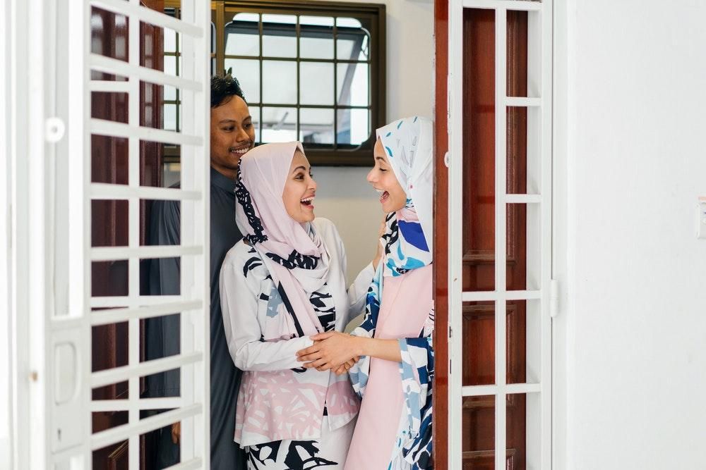 10 Ayat tentang Hubungan Manusia dengan Manusia dalam Al-Qur'an