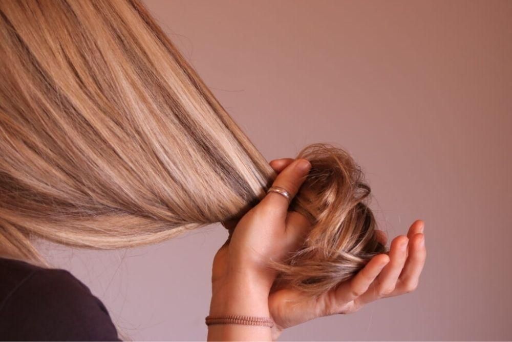 Penyebab Kamu Kesulitan Menjaga Volume Rambut