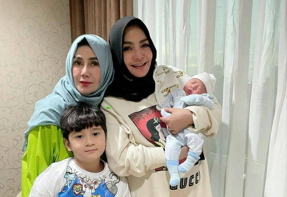 Potret Mama Rieta dan Mama Amy Joget TikTok Bareng | IDN Times Lampung