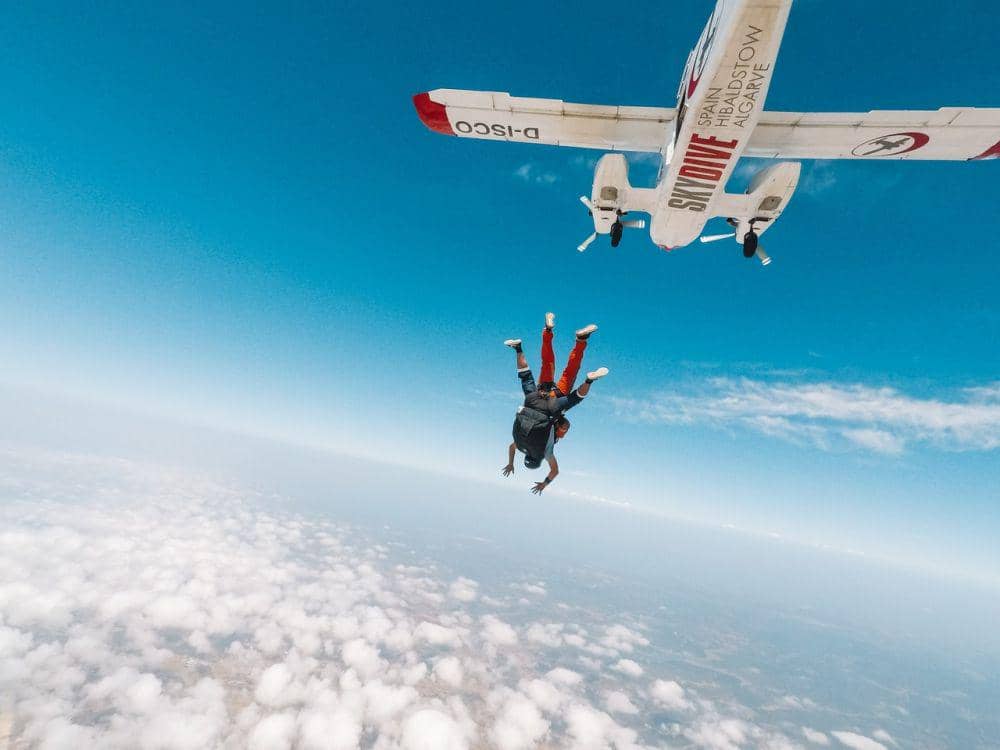 Ilustrasi sky diving (pexels.com/Otra Ruta)