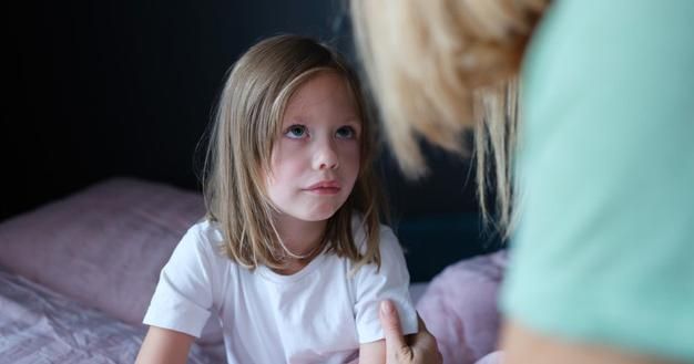 7 Tanda Anak Perempuan Merasa Kurang Kasih Sayang dari Orangtua
