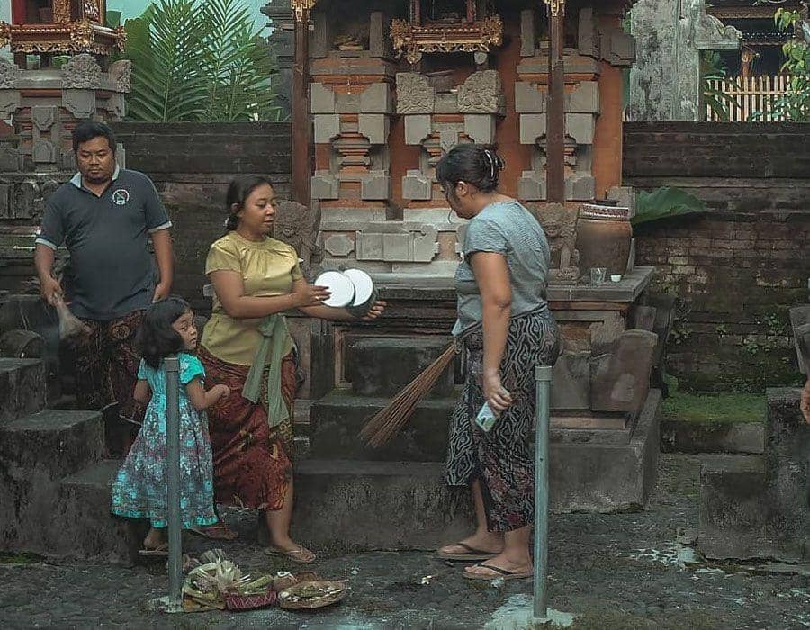 Pengerupukan di lingkungan tempat tinggal. (Instagram.com/bali.terkini)