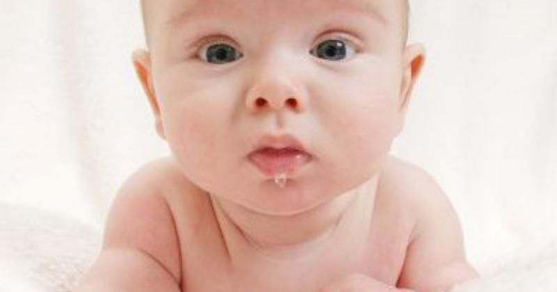 6 Penyebab Bayi Ngeces Berlebihan yang Jarang Disadari