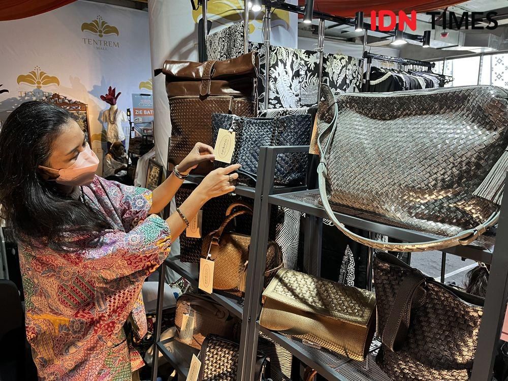 Ilustrasi produk UMKM. (IDN Times/Anggun Puspitoningrum)