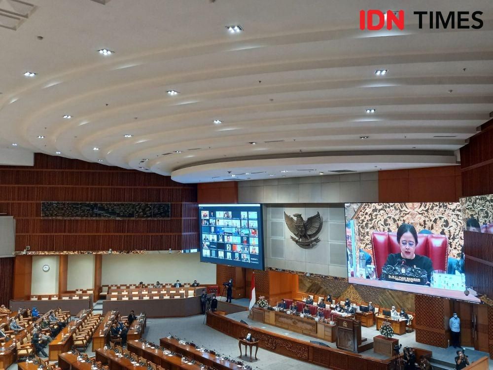Suasan Rapat Paripurna (Rapur) DPR RI dihadiri Ketua DPR RI Puan Maharani, Wakil Pimpinan DPR Rachmat Gobel, Sufmi Dasco Ahamad, dan Lodewijk Freidrich, Selasa (24/5/2022). (IDNTimes/Melani Putri)