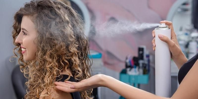5 Kesalahan Penggunaan Hair Spray yang Tidak Disadari