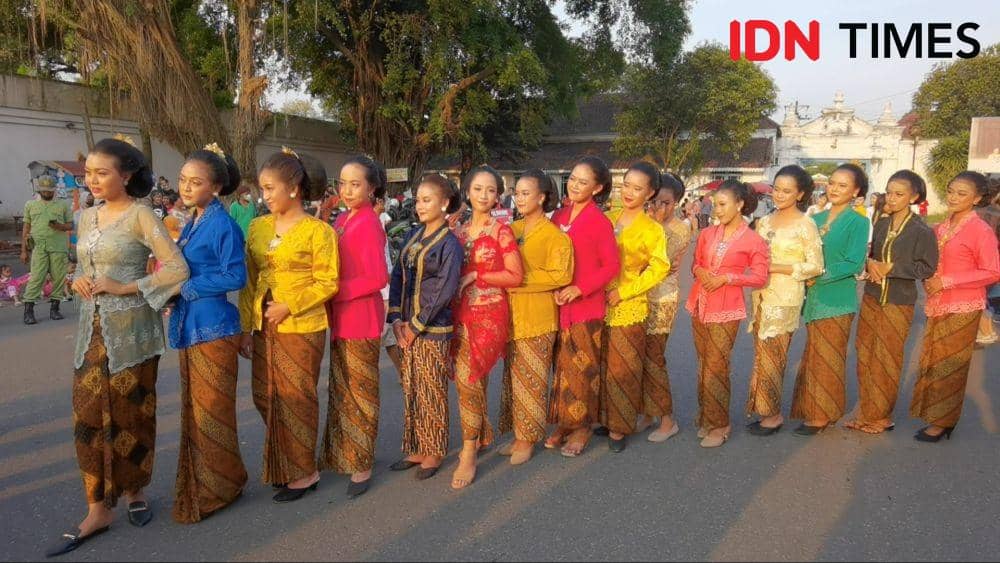 Parade Kebaya Nusantara di Keraton Kasunanan Surakarta. (IDN Times/Larasati Rey)