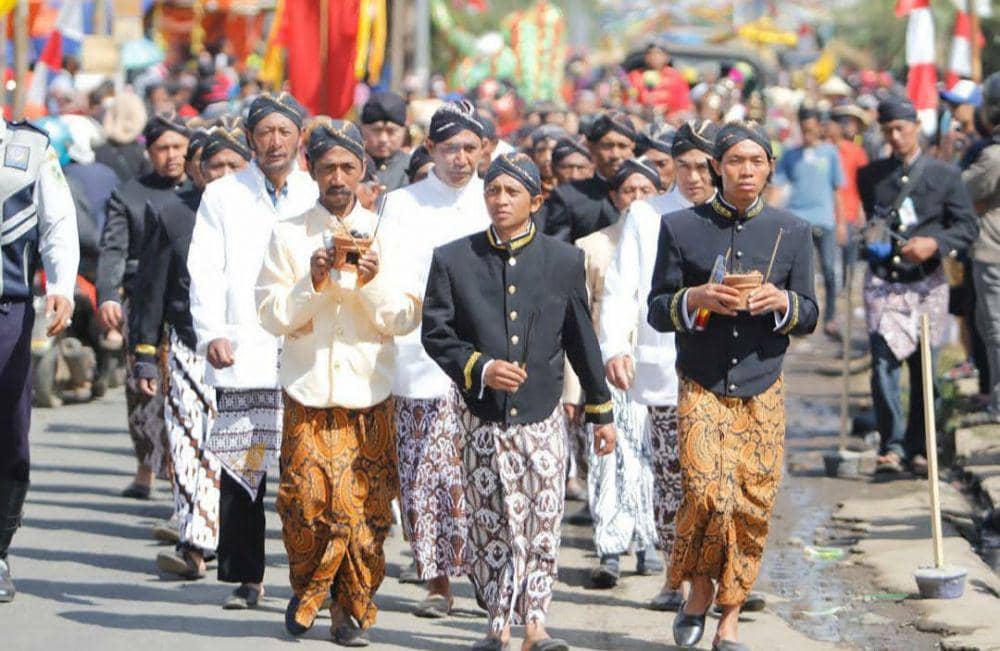 potret kirab budaya di Dieng Culture Festival (instagram.com/festivaldieng)