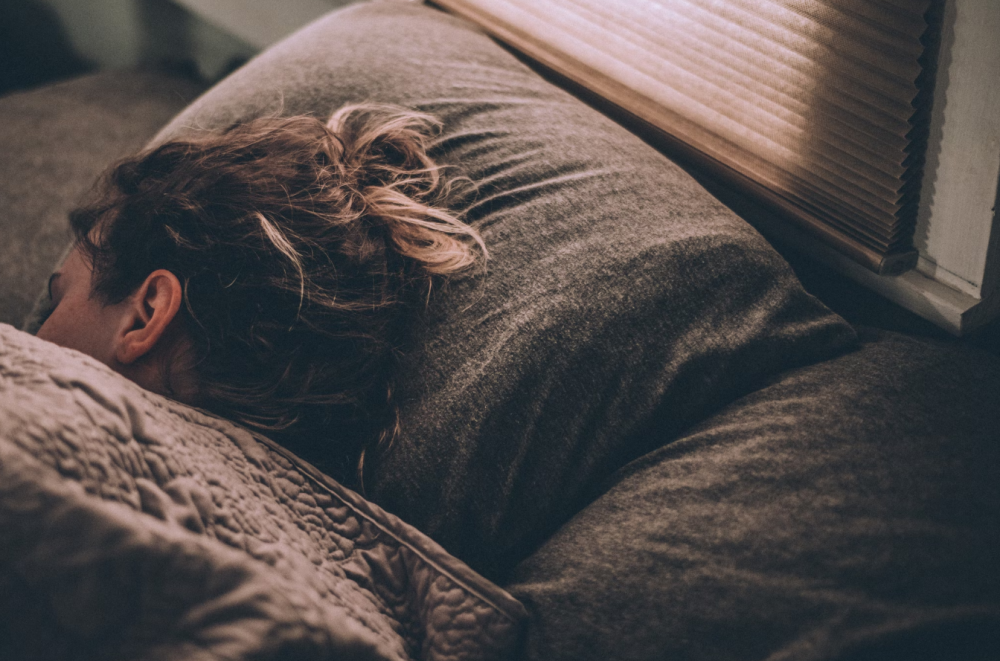 ilustrasi tidur yang cukup (unsplash.com/Lux Graves)