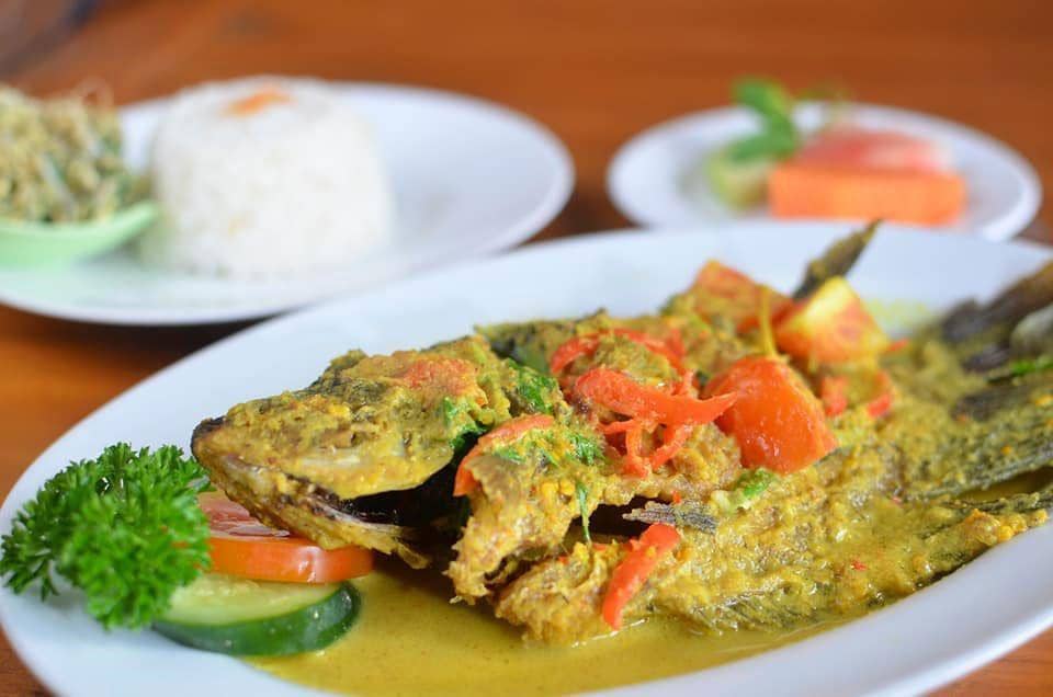 Menu ikan mujair nyat-nyat di Warung Ulam-ulam. (instagram.com/warungulamulam)