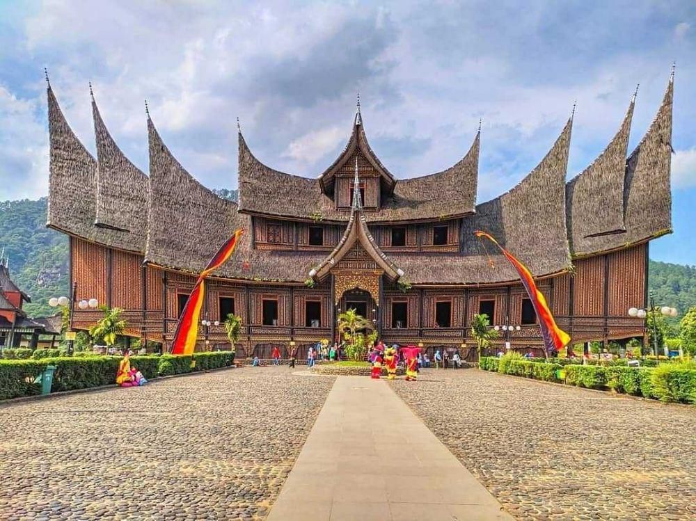 Istana Pagaruyung (instagram.com/istanobasapagaruyung)