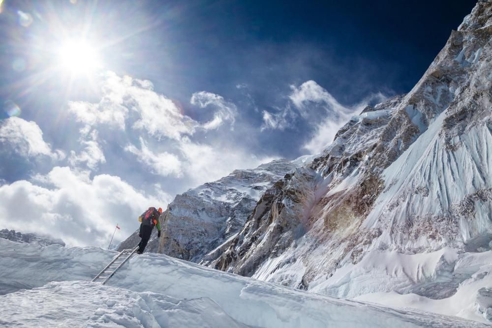 Deretan 10 Gunung Tertinggi di Indonesia Ini Menantang Untuk Didaki