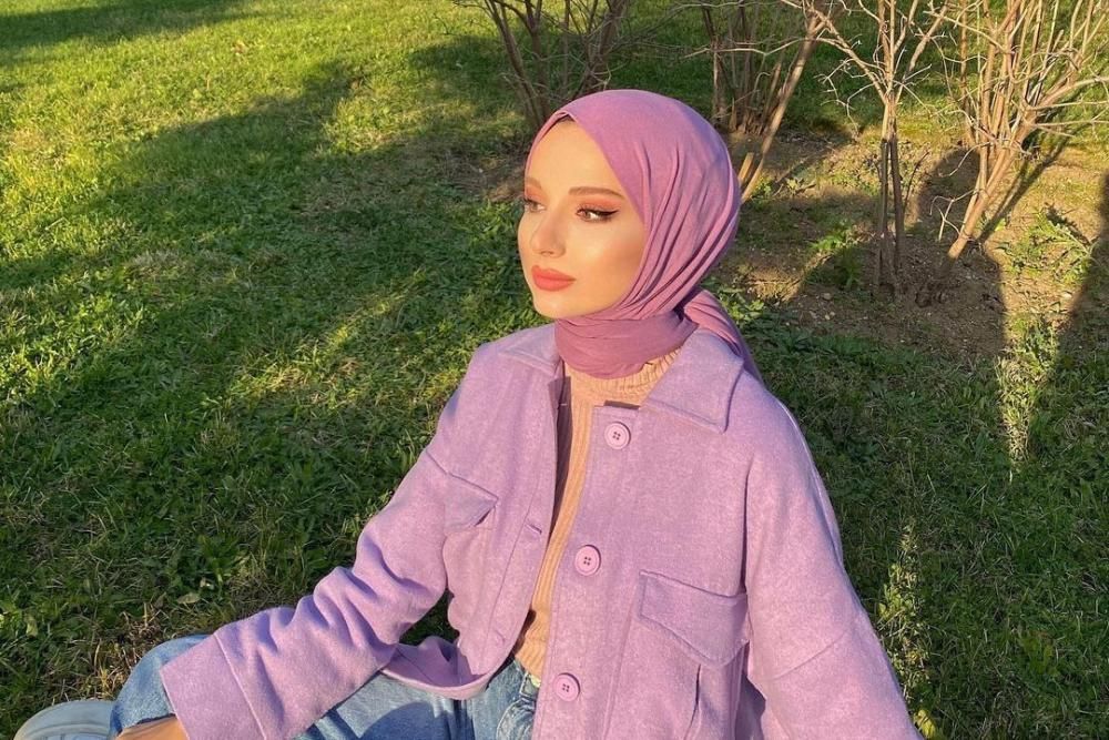 Baju Dusty Ungu Cocok dengan Warna Apa? Ini 15 Pilihan Warna Jilbabnya