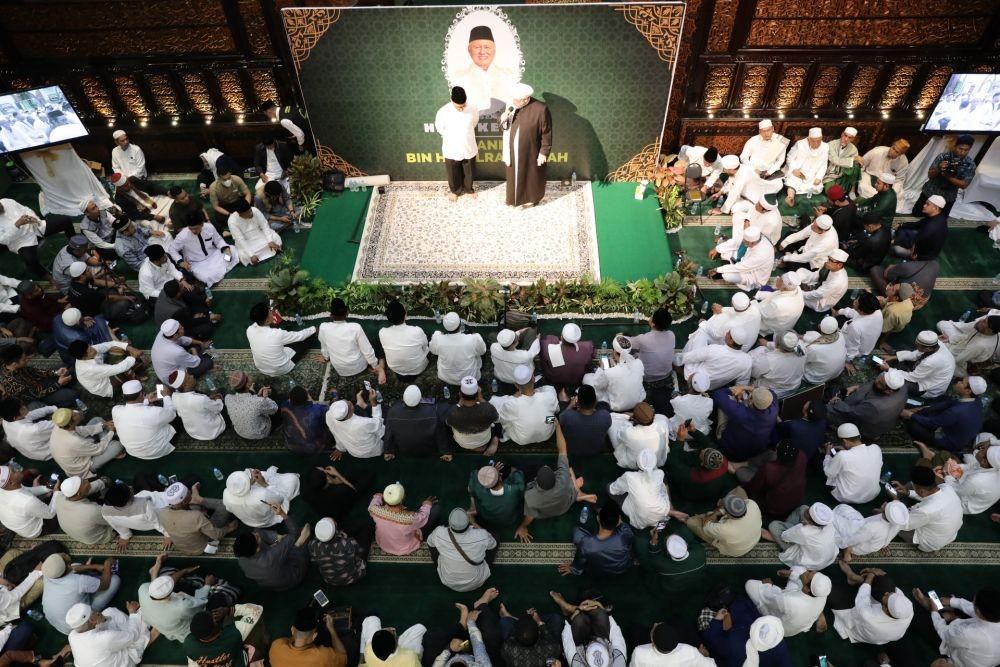 Uxlayotgan qizi porno video