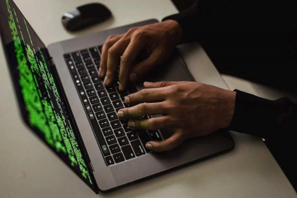 5 Cara Tampil Seperti Hacker, Bikin Kamu Terlihat Seperti Hacker