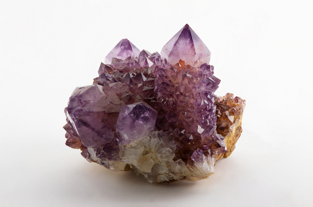 ilustrasi Amethyst (commons.wikimedia.org/JJ Harrison)