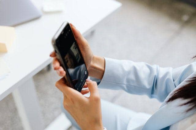 ilustrasi update status (pexels.com/Karolina Grabowska)